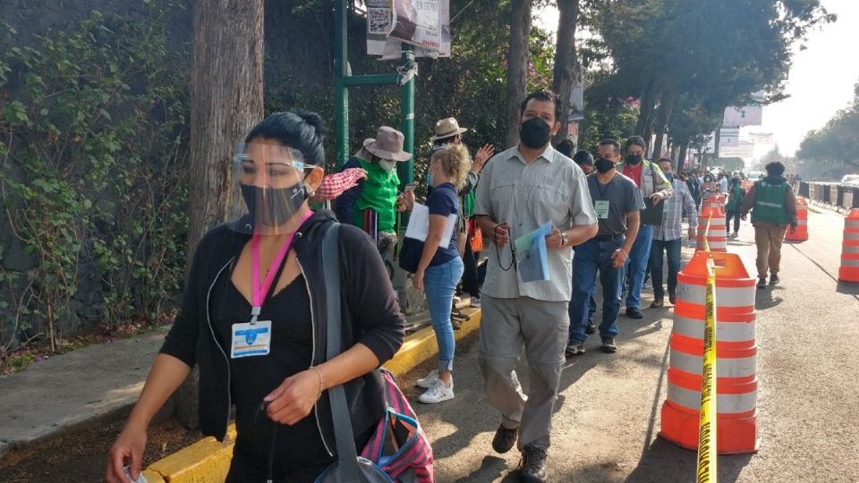 Se constataron largas filas durante un recorrido en el macrocentro del Centro de Exposiciones de Ciudad Universitaria de la UNAM. Foto: Gerardo Suárez