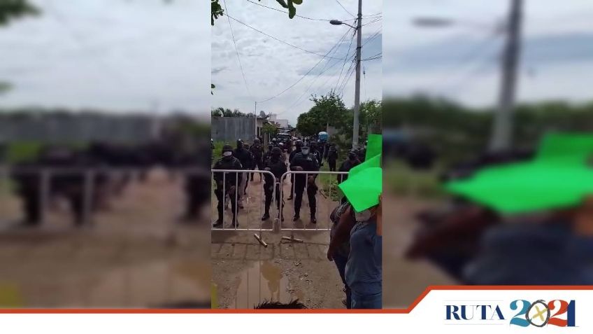 Policías de Juchitán reciben con gas lacrimógeno a manifestantes de Morena