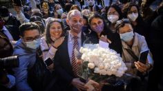 ¿Cuánto cuesta el arreglo "buchón" de flores blancas que recibió López Gatell?