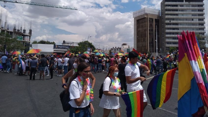 Miembros de la Comunidad LGBTQ+ marchan en Jalisco para exigir derechos y justicia