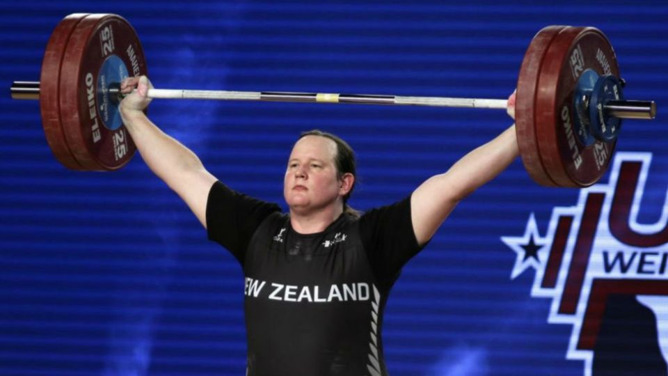 Hubbard, de 43 años, aparece en la séptima posición en la categoría +87 kilos y es además la primera haltera de Oceanía en la lista final. FOTO: EFE