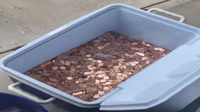 Hombre paga última manutención infantil con 80 mil centavos; su hija le da una lección | VIDEO