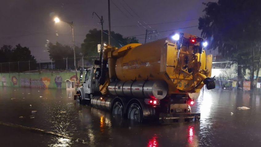 Reporte vial CDMX: Fuerte lluvia provoca encharcamientos en diversas vialidades