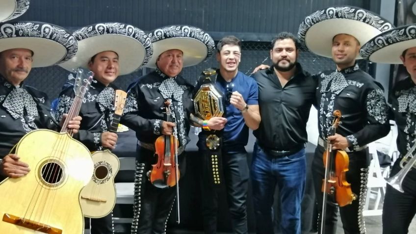 Brandon Moreno, campeón mexicano de la UFC, es recibido con mariachi en Tijuana