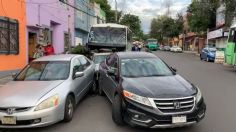 Camión de transporte público se queda sin frenos, causa carambola en alcaldía Álvaro Obregón, hay heridos: VIDEO