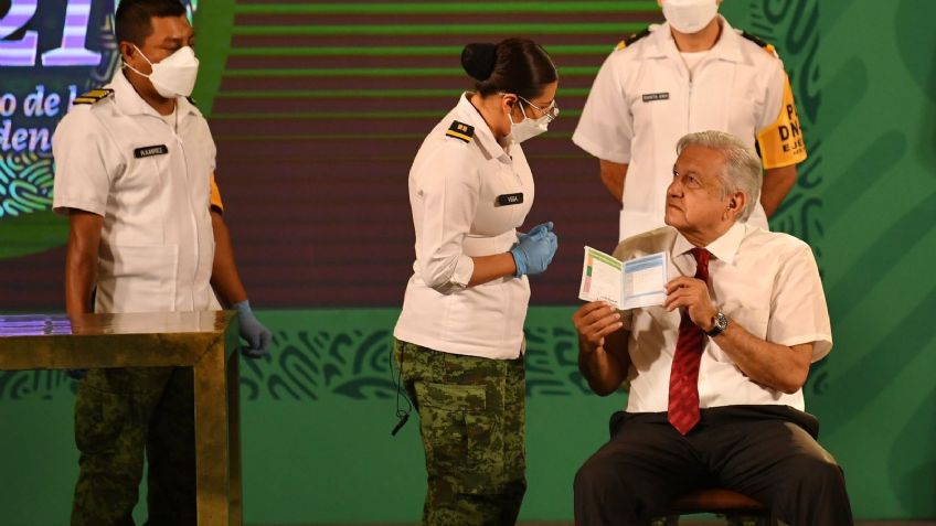 AMLO recibe segunda dosis de vacuna contra Covid-19 en la Mañanera: VIDEO