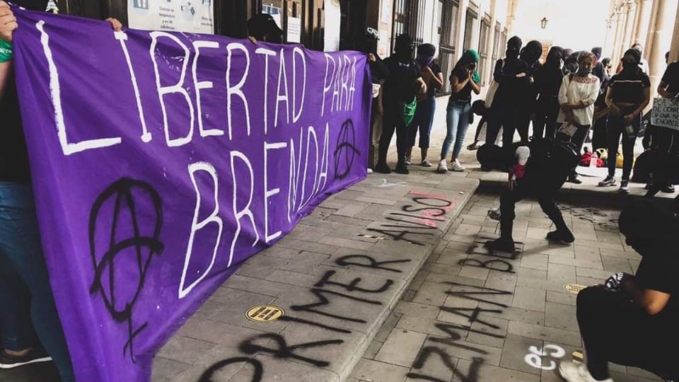 Varias organizaciones de activistas feministas en la ciudad de Durango tomaron las principales calles de la ciudad y las cerraron por algún tiempo. FOTO: ESPECIAL