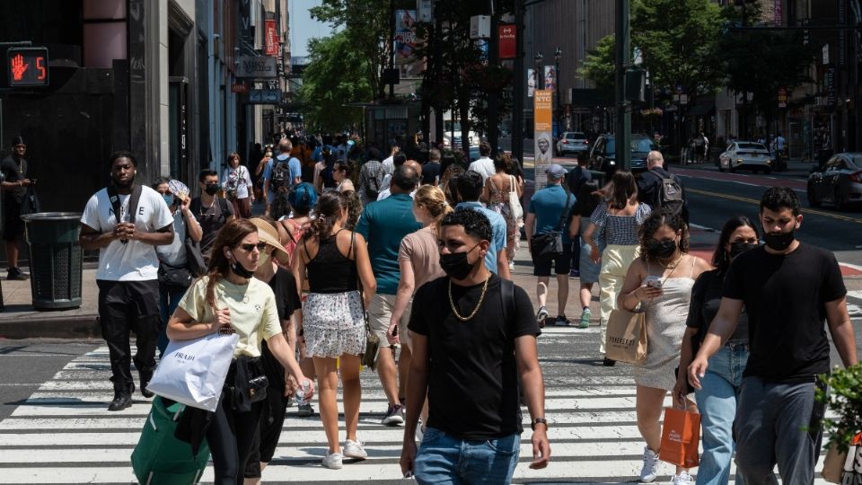 Nueva York anuncia que han vacunado al 70 por ciento de adultos con al menos una dosis. Foto: AFP