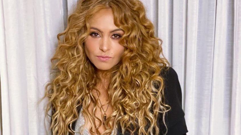 Paulina Rubio sorprende con con icónico baile en vestido blanco | VIDEO