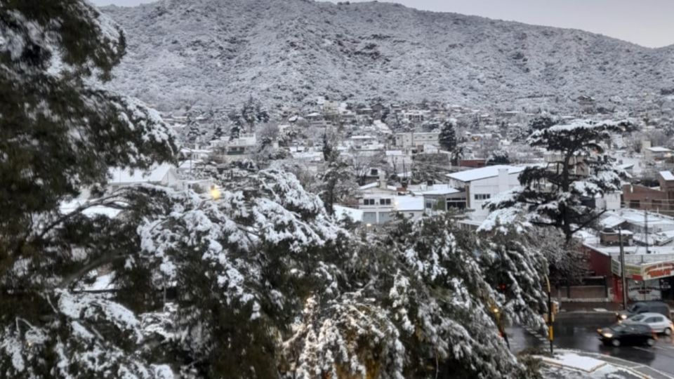 Los habitantes de Córdoba amanecieron este miércoles con una inusuales postales, las cuales fueron compartidas en las redes sociales. FOTO: @Lperfectnow03