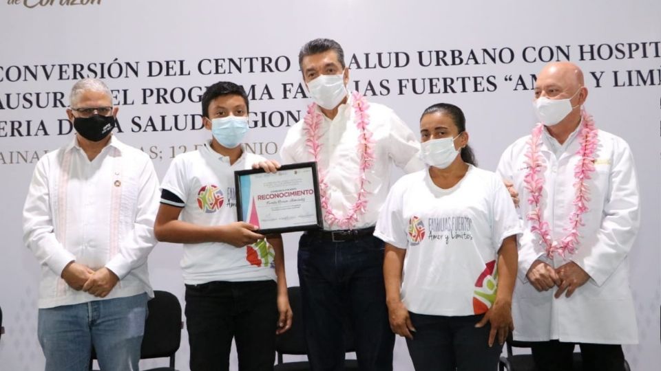 Constató las acciones que se realizan dentro del Programa Familias Fuertes “Amor y Limites” Foto: Especial