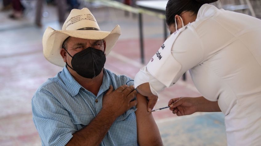 En octubre todos los mexicanos estarán vacunados con una dosis, asegura AMLO