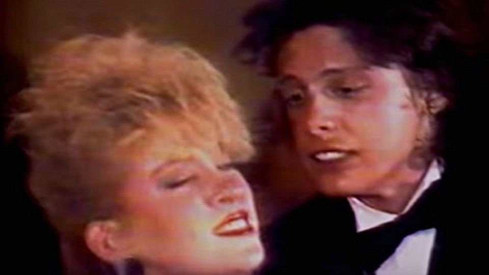 Luis Miguel invitó a Yuri a cantar hace 35 años; desde muy joven, el cantante compartió escenario con mujeres mayores que él. Foto: Especial