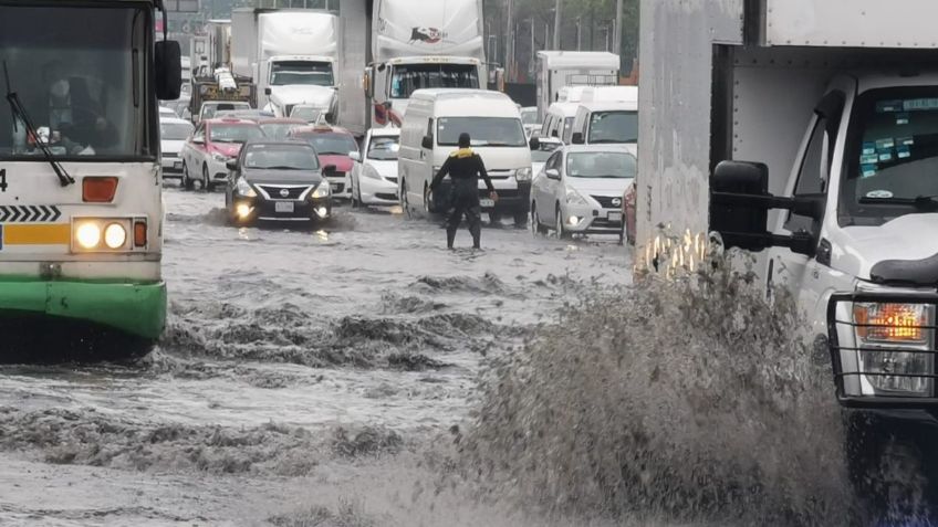 Reporte vial CDMX: Hay encharcamientos y tránsito lento por lluvias; alternativas viales