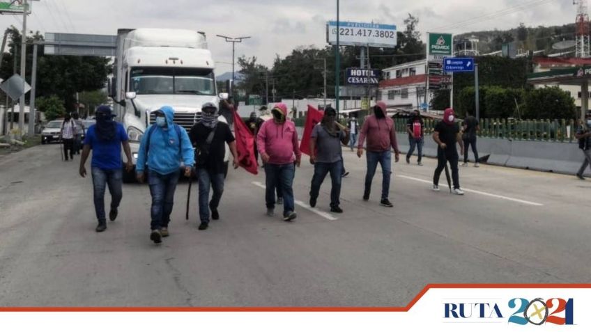 Con bloqueo a la Autopista del Sol, CETEG amenaza con impedir elecciones en Guerrero