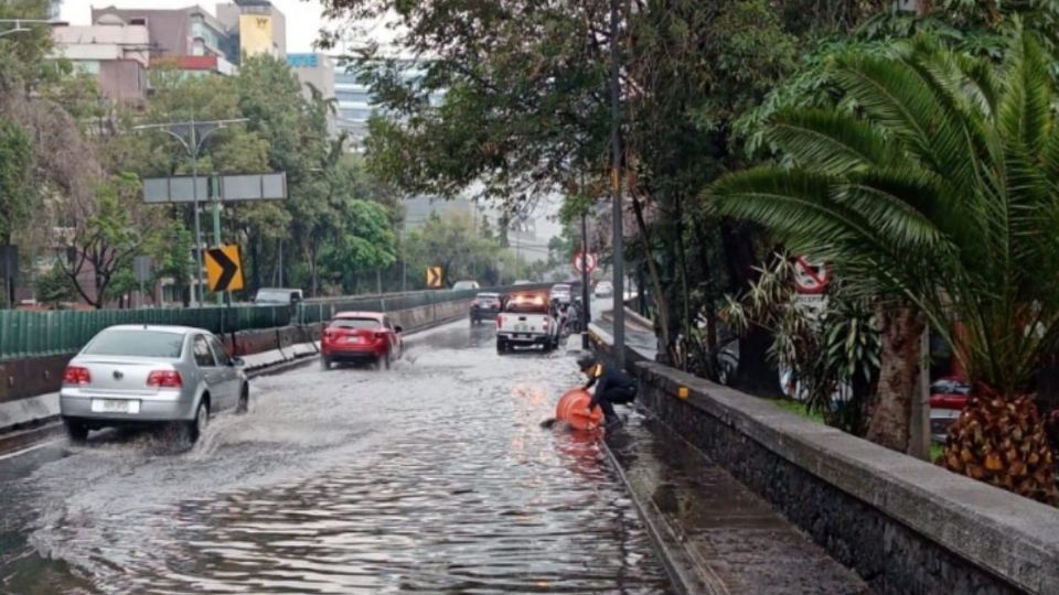 ACCIÓN. La basura acumulada sigue siendo uno de los principales factores de encharcamiento