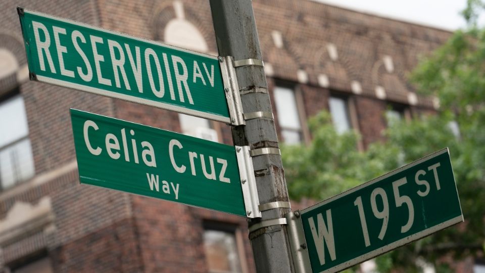 Celia Cruz ya tiene su propia calle en Nueva York, la ciudad que la vio cantar incontables veces. Foto: AP