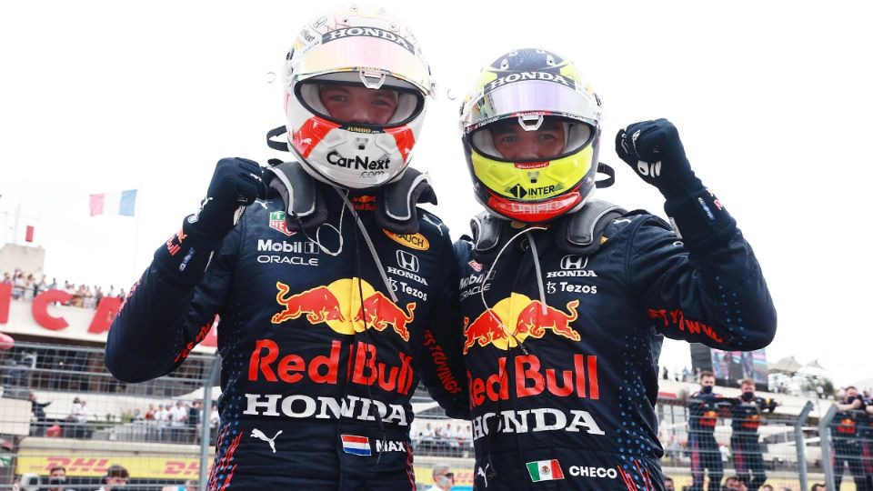 El piloto de Guadalajara Sergio Pérez y Max Verstappen al finalizar el Gran Premio de Francia. Foto: Twitter Fórmula 1