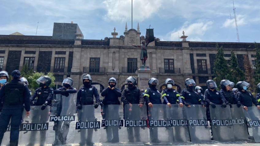 Resguardan Congreso del Edomex por manifestación feminista