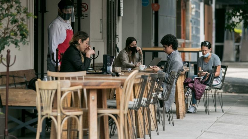 Nuevo modus operandi de asaltantes en restaurantes de la CDMX: tirar monedas al piso