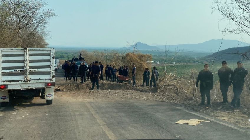 Sin luz, ni teléfono en la Aguililla, Michoacán