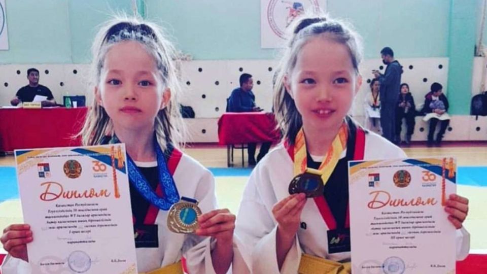 Las hermanas disfrutan de su primer y segundo lugar. Foto: Instagram