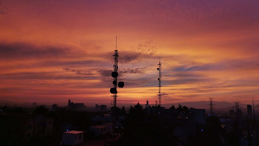 CDMX despierta con increíble amanecer y se pinta de rojo; estas son las mejores FOTOS