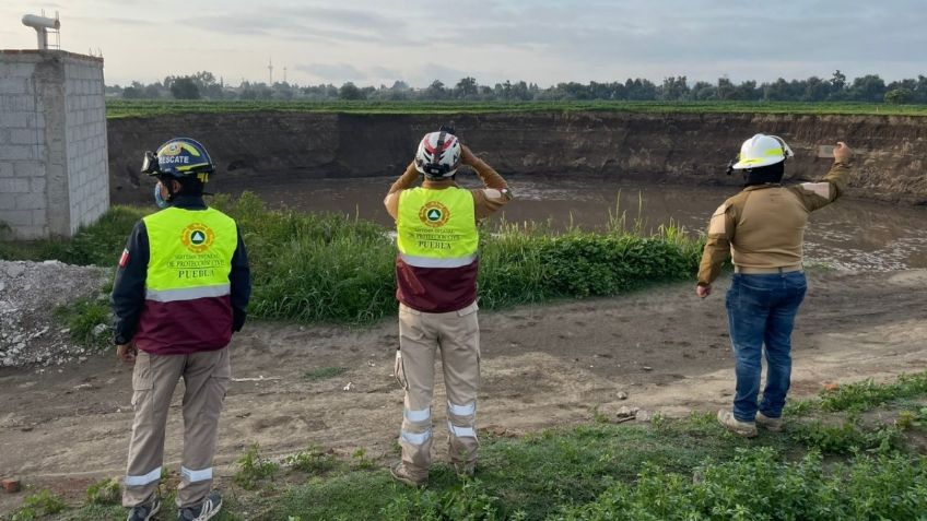 Autoridades de Puebla investigan si cayó otro perrito en socavón gigante