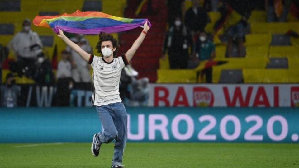 El activista pasó enfrente de la selección húngara. Foto: Europa Press.