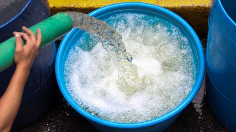 Miles de litros de fluidos residuales se filtraron de una planta potabilizadora, generando contaminación de pozos y cultivos. Foto: Cuartoscuro
