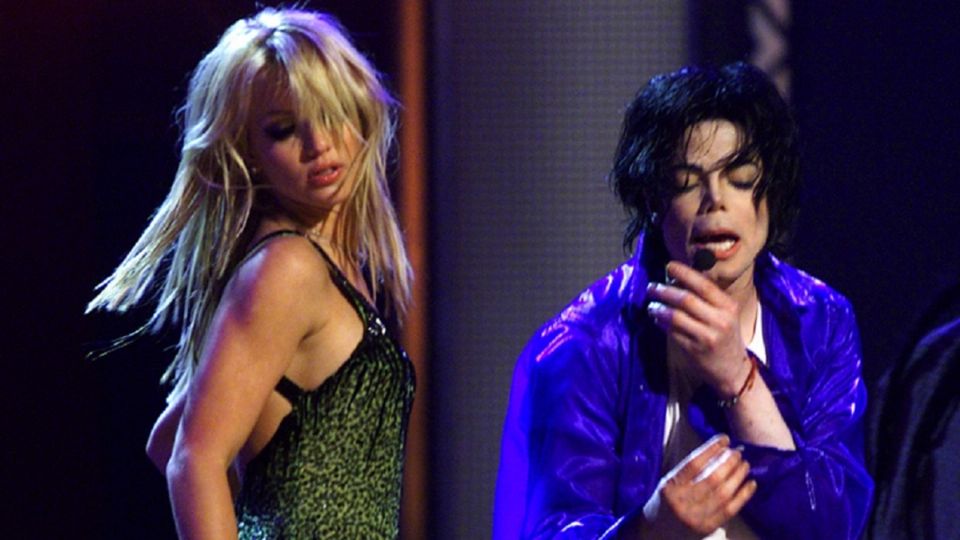 En 2001, Michael Jackson invitó a Britney Spears a su Aniversario 30 y juntos cantaron 'The Way You Make Me Feel'. Foto: Especial