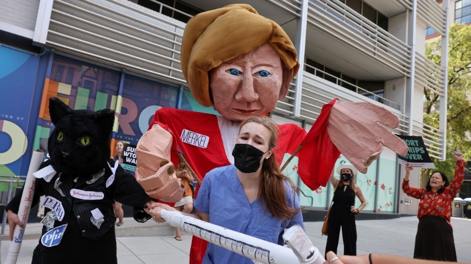 OPOSICIÓN. Activistas protestaron frente a la delegación de la UE, en Washington. Foto: Reuters