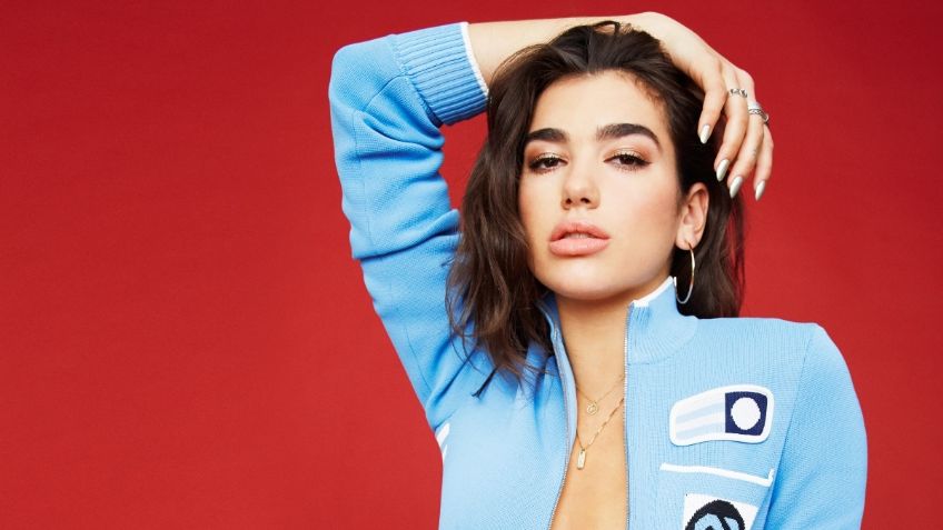 Dua Lipa cambia de look para Versace; así posó la cantante | FOTO