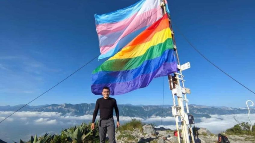 Colocan bandera LGBT+ en la cumbre del Cerro de la Silla en Monterrey | VIDEO