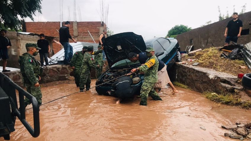 Caen precipitaciones en la capital de Chihuahua y se generan inundaciones