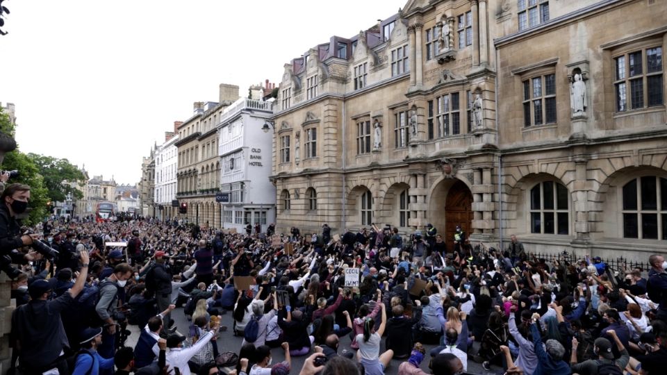 Manifestantes en Londres pidieron la reapertura de los clubes nocturnos.