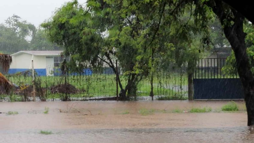 Autoridades de Michoacán atenderán a escuelas afectadas por el huracán "Enrique"