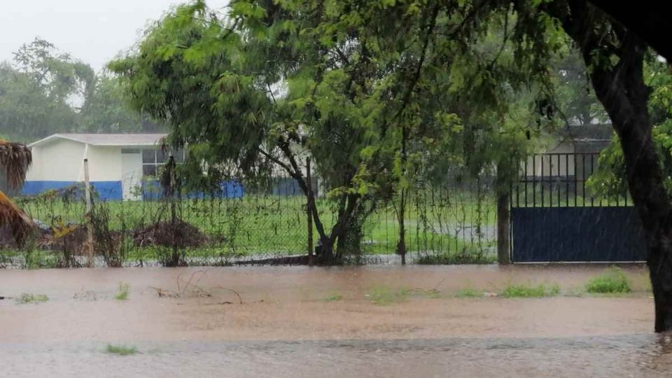 El agua ocasionó afectaciones en varios puntos