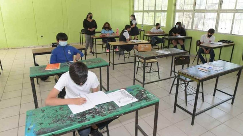 CDMX mantiene el uso obligatorio de cubrebocas en escuelas