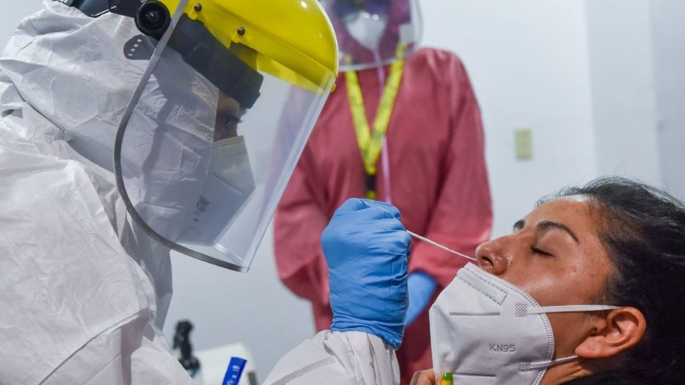 El hisopado nasal fue la única forma en la que el diagnóstico de la mujer pudo completarse. Foto: Cuartoscuro