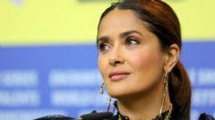 Salma Hayek causa FUROR al posar con una sábana blanca que confirma su BELLEZA