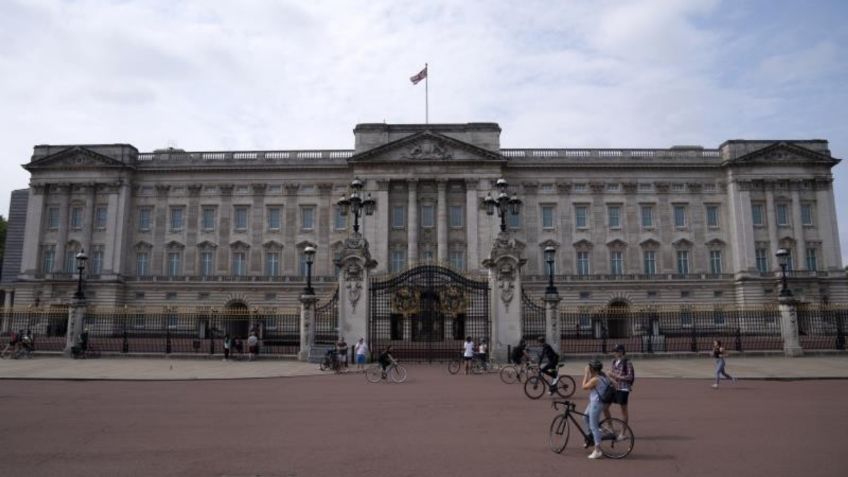 Palacio de Buckingham, envuelto en nuevo escándalo de racismo; negó trabajo a inmigrantes de color