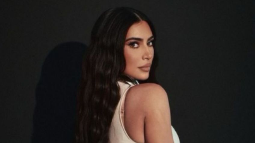 Kim Kardashian criticada por usar vestido con transparencias para su vista al Vaticano