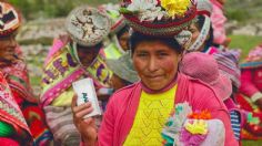 Peruanos crean jabón que descontamina el agua de los ríos