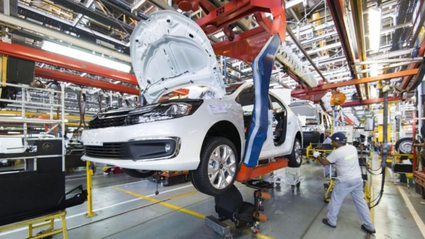 Producción de autos mete reversa en mayo, cae 10.3% mensual