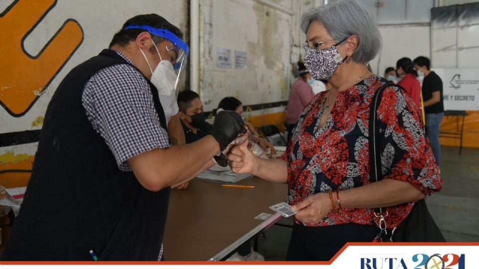 Durante la jornada electoral en la Ciudad de México se respetaron las medidas sanitarias en las casillas. Foto: Daniel Ojeda