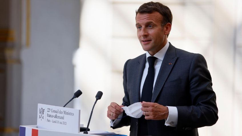 Macron recibe cachetadón en pleno acto público durante viaje oficial: VIDEO