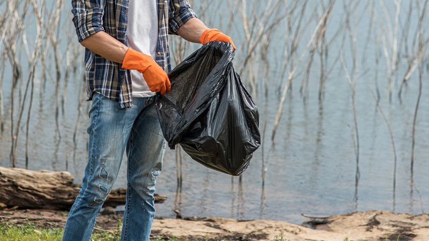 ¡Cuida el planeta! Esto debes considerar antes de utilizar una bolsa negra para la basura