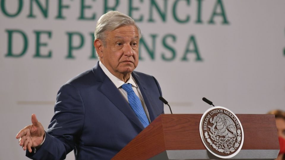 López Obrador pedirá permiso a Anaya para tomarse una caguama 
FOTO: Daniel Ojeda