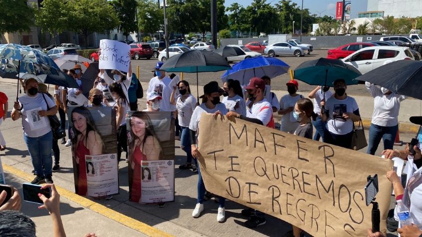 Familiares de joven desaparecida marchan y protestan en FGE de Culiacán